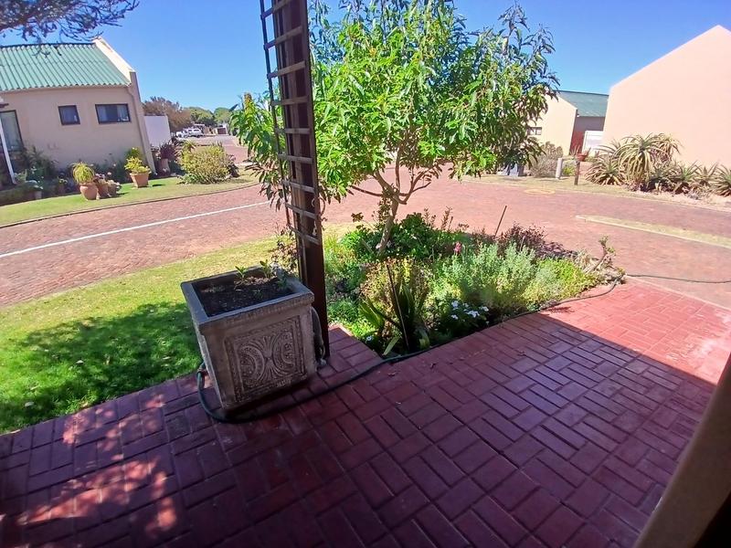 2 Bedroom Property for Sale in Stilbaai Wes Western Cape